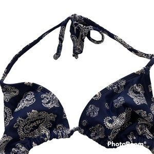 #oldnavy paisley blue&white bikini top